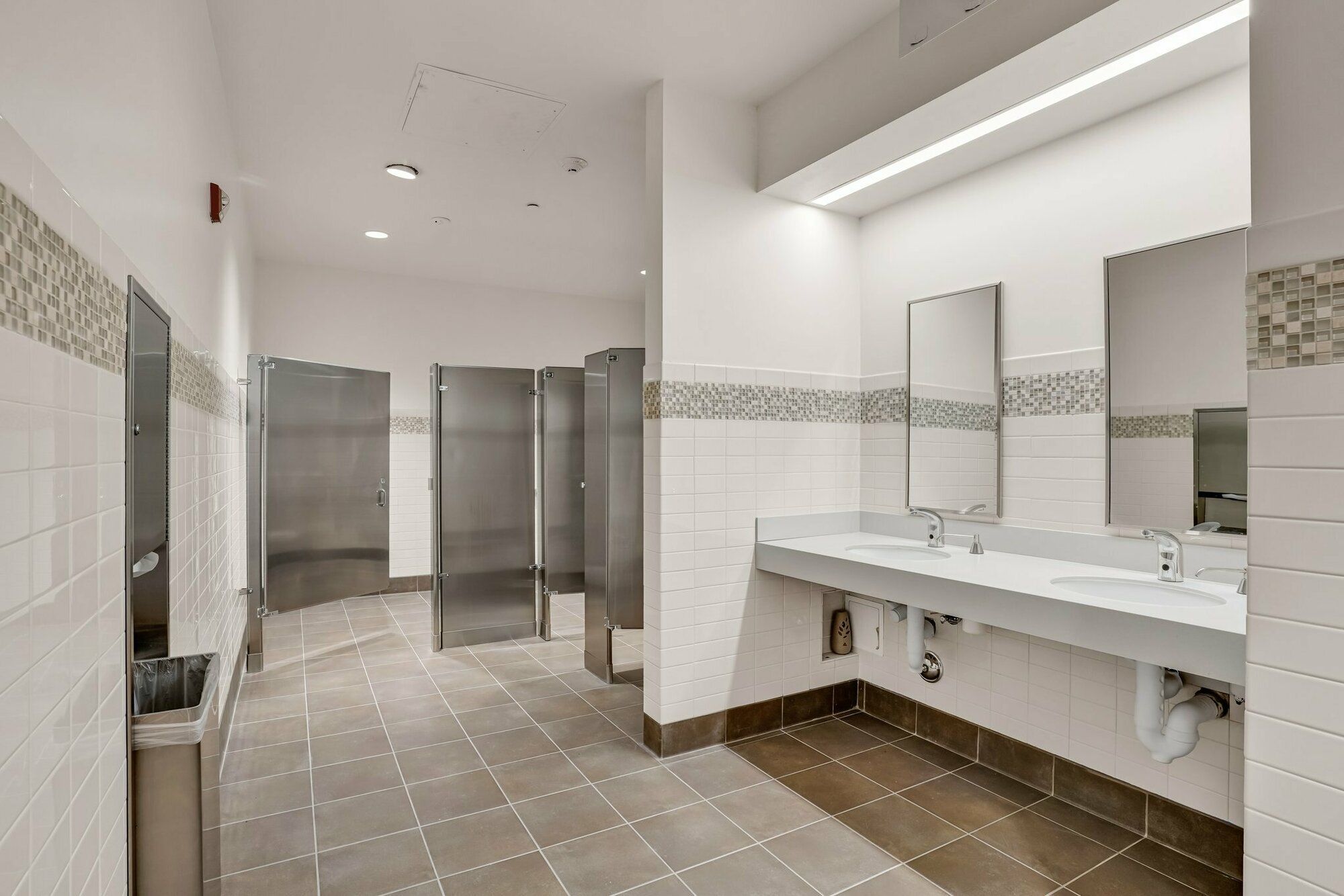 OfficeBuilding/Commercial/LEASE
